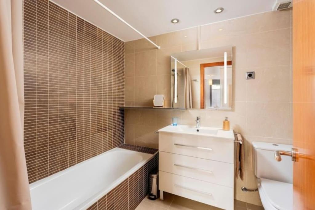 Acogedor Apartamento Cerca Del Casco Antiguo Gérone Extérieur photo